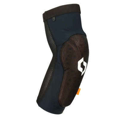 Scott Elbow guards Soldier