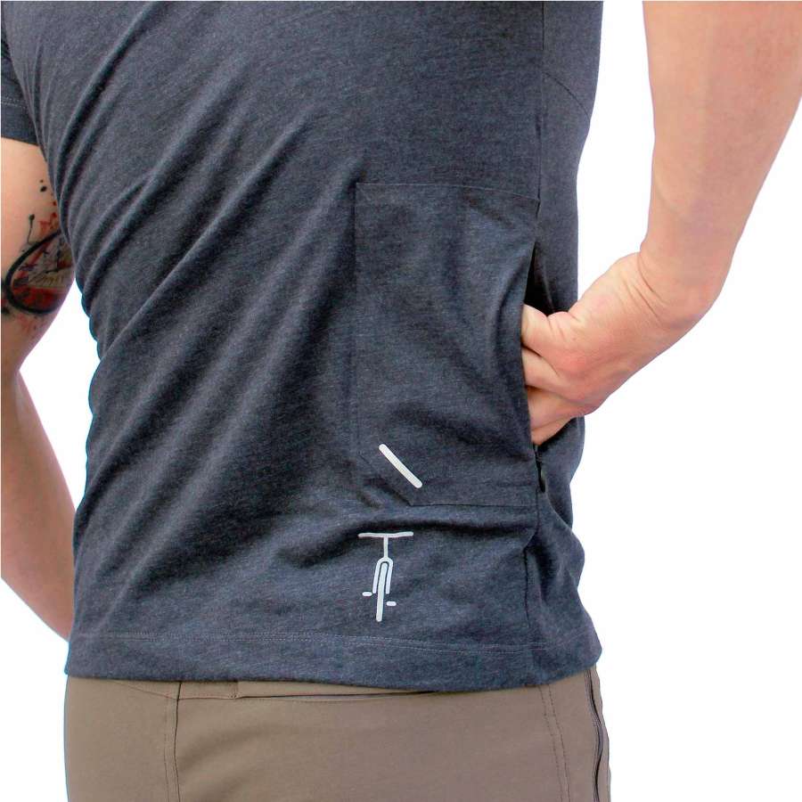 Bolsillo posterior - Tatoo Camiseta Recharge Hombre