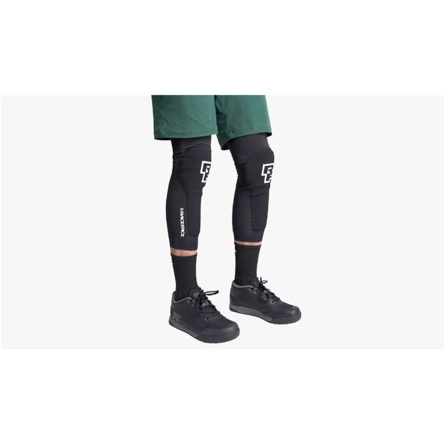 - Race Face Charge Knee