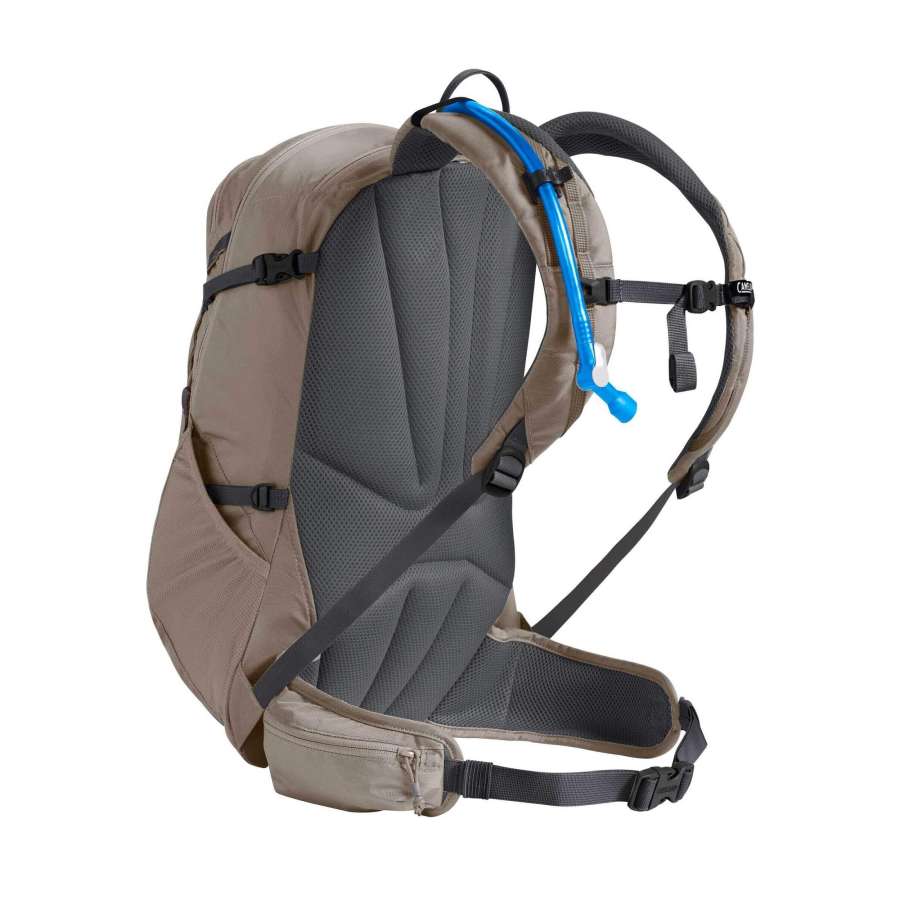  - CamelBak Rim Runner 22