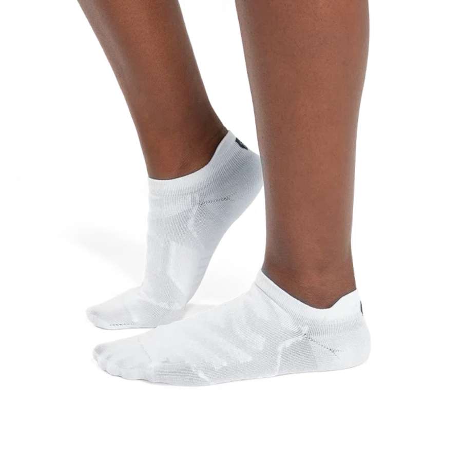 White - On Running Performance Low Sock W´s