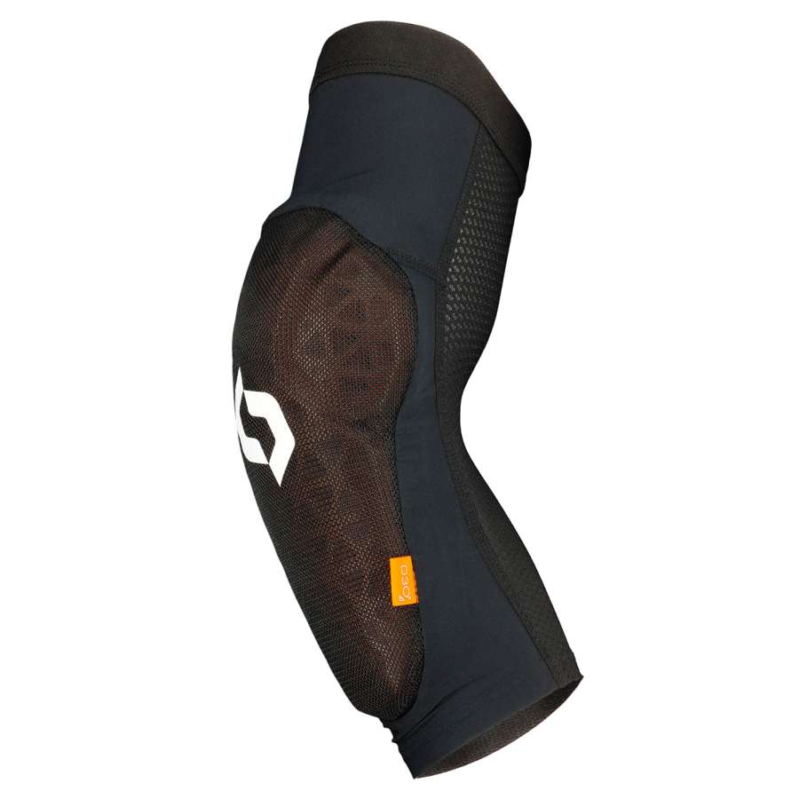  - Scott Elbow guards Soldier