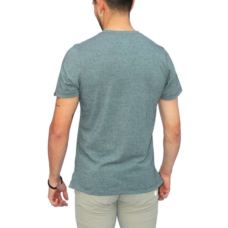 Detalle espalda verde - Tatoo Camiseta Kuyen Hombre